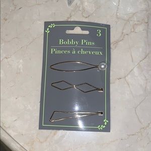 Gold with pearl bobby pins